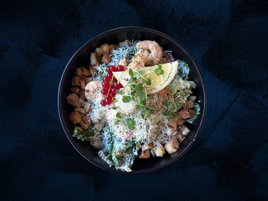 Cēzara salāti ar tīğergarnelēm