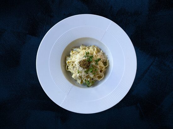 Pasta Pesto un Parmas sieru