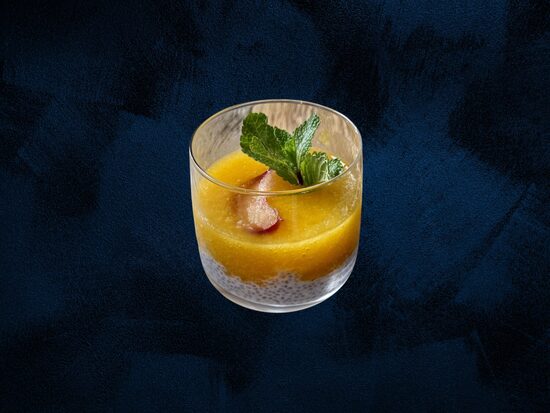 III. Čia sēklu pudiņš ar persiku mērci