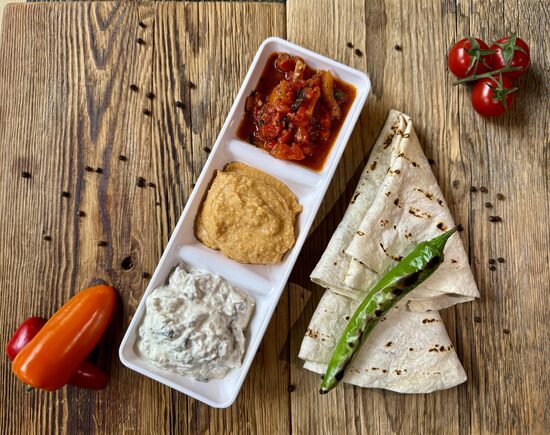 Meze “Zem burām” ar lavašu 2 personām 