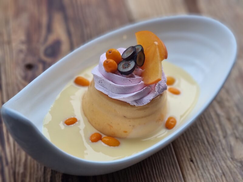 III. Griljāžas - ogu krēms ar vaniļas mērci