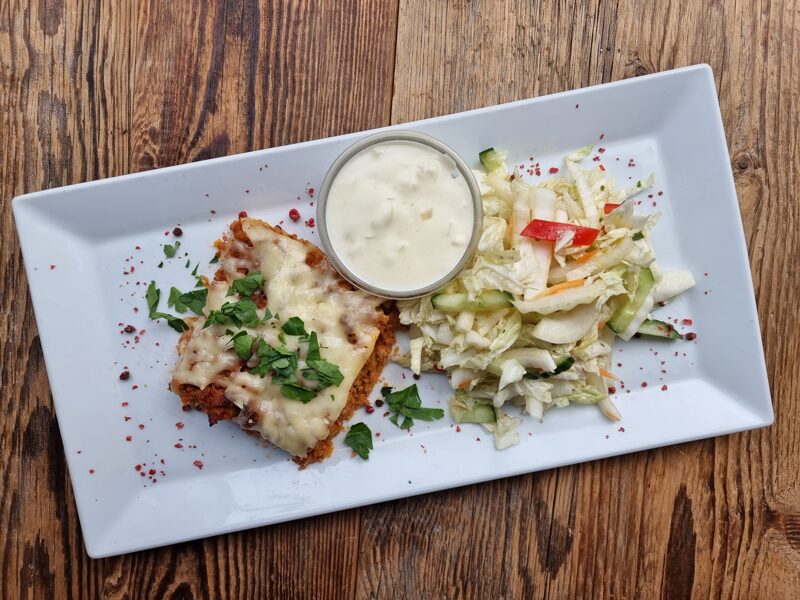 II. Lazanja ar krējumu un salātiem