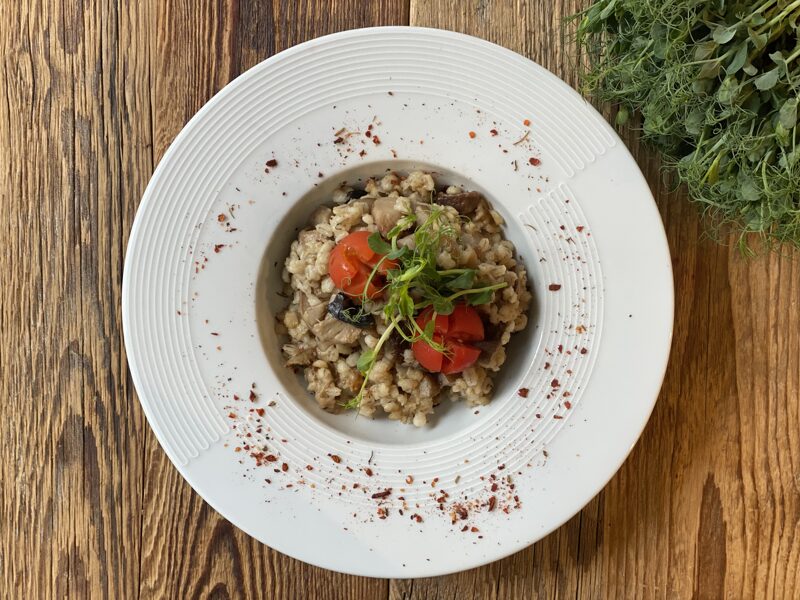 V8. Pērļu grūbas ar sēnēm