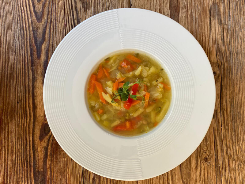 I. Овощной суп с сметаной и зеленью