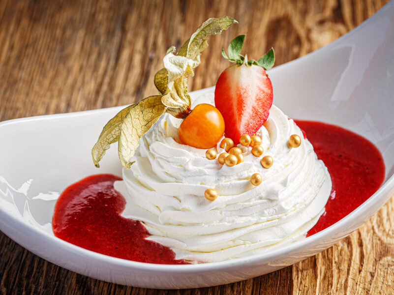 III.Банановый крем с клубничным соусом