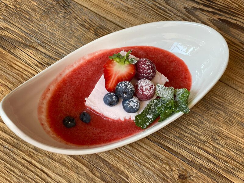 III. Upeņu krēms ar ogu mērci