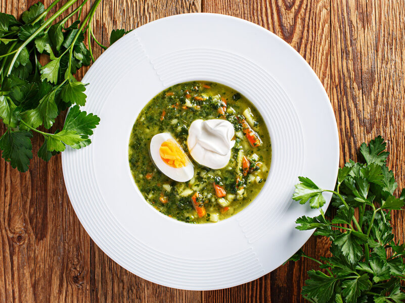 I. Щавелевый суп с яйцом и сметаной