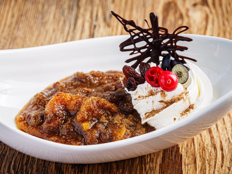  III. Saldā maizes zupa ar putukrējumu